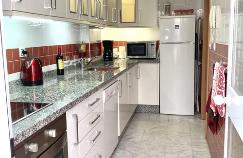 Nuevo Portil House | Cozy 3-Bed House by Golf Course, Steps to Beach & Cafes