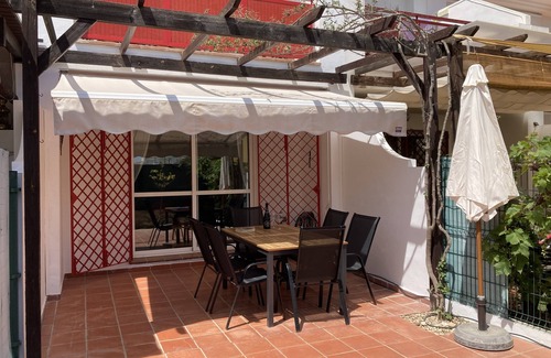 Nuevo Portil House | Cozy 3-Bed House by Golf Course, Steps to Beach & Cafes