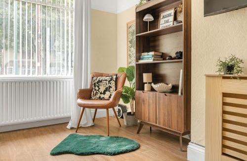 Nottingham Villa | 3 Bed House with Home Office Garden and Free Parking
