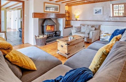 Aberaeron House | Family-Friendly 3-Bed Hotel in Aberaeron: Pet Welcoming Stay