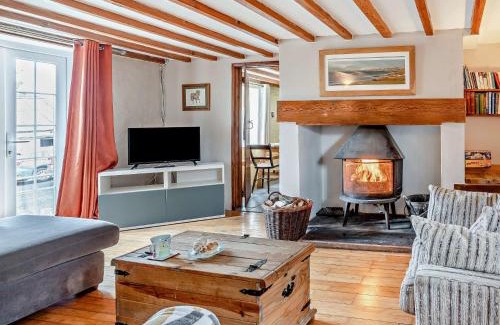Aberaeron House | Family-Friendly 3-Bed Hotel in Aberaeron: Pet Welcoming Stay