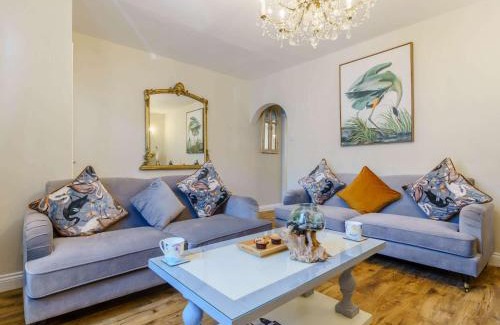 Amble House | Family-Friendly 3-Bed Retreat in Amble with Hot Tub