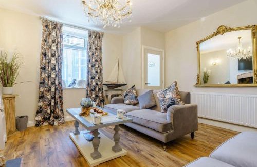 Amble House | Family-Friendly 3-Bed Retreat in Amble with Hot Tub