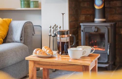 Penny Bridge House | Family-Friendly 3 Bed Retreat in Backbarrow with Hot Tub