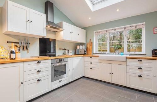 Penny Bridge House | Family-Friendly 3 Bed Retreat in Backbarrow with Hot Tub