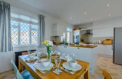 Bexhill-on-Sea Apartment | Family-Friendly 3-Bed Accommodations in Bexhill on Sea