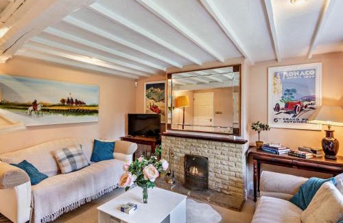 Gawcott House | Family-Friendly 3-Bed Home in Bicester with Hot Tub