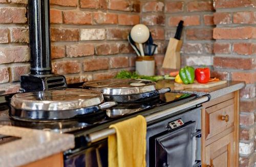 Nordley House | Family-Friendly 3-Bed Retreat in Bridgnorth with Hot Tub