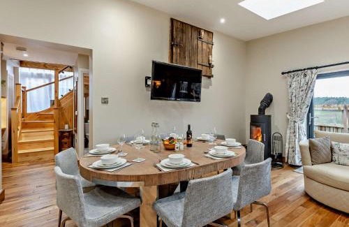 Nordley House | Cozy 3-Bed Retreat in Bridgnorth with Hot Tub & Fireplace