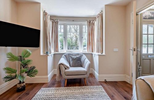 New Forest District House | Cozy 3-Bed Retreat in Brockenhurst - Child Friendly!