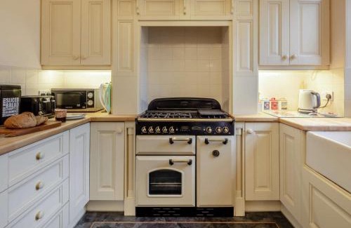 Buckie House | Comfortable 3-Bed Retreat in Buckie with Hot Tub