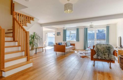 Bude House | Convenient 3-Bed Family Retreat in Bude with Amenities