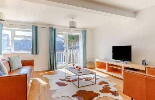 Bude House | Convenient 3-Bed Family Retreat in Bude with Amenities
