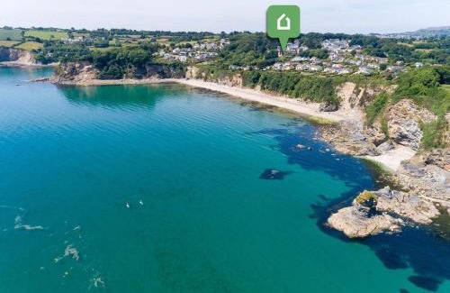 Saint Austell Bay House | Family-Friendly 3-Bed Retreat in Charlestown Awaits You