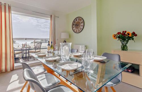 Saint Austell Bay House | Family-Friendly 3-Bed Retreat in Charlestown Awaits You