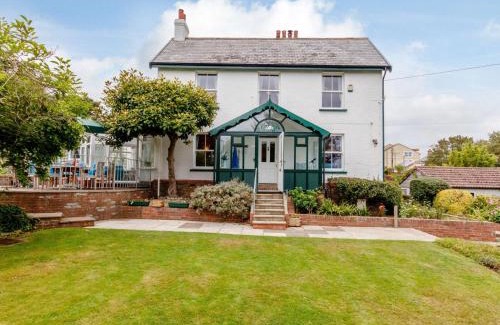 Charmouth House | Family Retreat in Charmouth - 3 Bedroom Accommodation