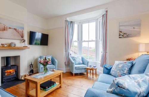 Charmouth House | Family Retreat in Charmouth - 3 Bedroom Accommodation