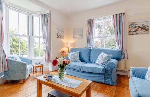 Charmouth House | Family Retreat in Charmouth - 3 Bedroom Accommodation