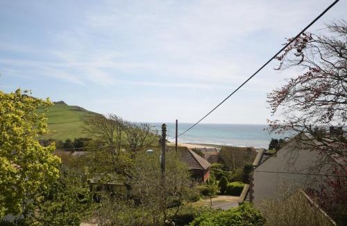 Charmouth House | Family Retreat in Charmouth - 3 Bedroom Accommodation