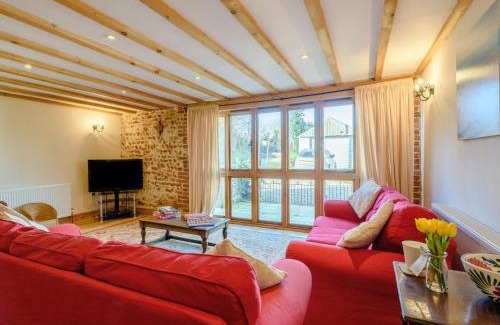Saxthorpe House | Family-Friendly 3-Bedroom Stay in Corpusty with Pets Allowed
