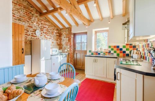 Saxthorpe House | Family-Friendly 3-Bedroom Stay in Corpusty with Pets Allowed