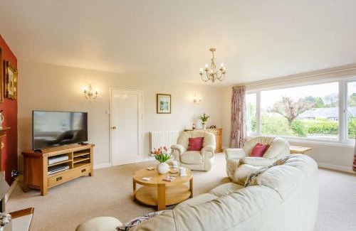 Rennington House | Family Retreat with 3 Beds in Craster - Pet Friendly Stay