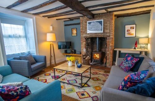 Docking House | Cozy Family Retreat: 3 Bed Docking with Hot Tub