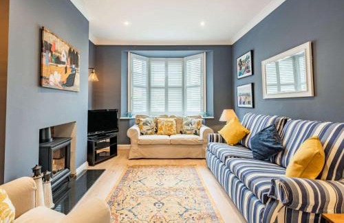 Meads House | Family-Friendly 3-Bed Retreat in Eastbourne - EHC01