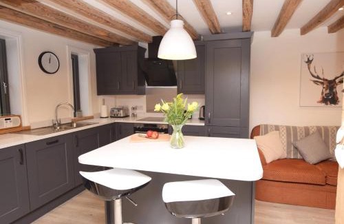 Woodfalls House | Family-Friendly 3-Bedroom Retreat in Fordingbridge