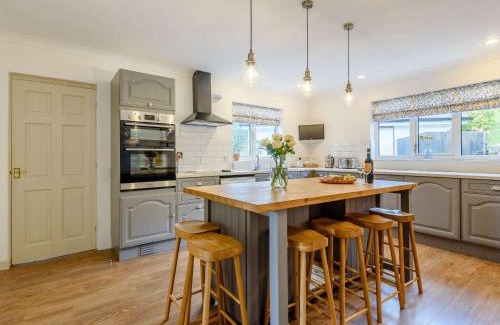 Oswestry House | Family-Friendly 3-Bed in Llanrhaeadr Ym Mochnant