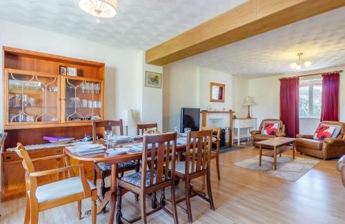 Port-Eynon House | Family-Friendly 3-Bed Retreat in Gower - Pet Welcoming