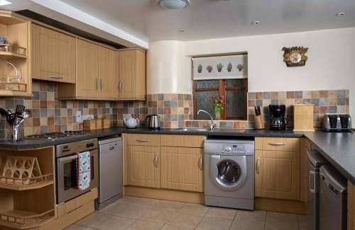 Llyswen House | Family-Friendly 3 Bed Retreat in Hay on Wye