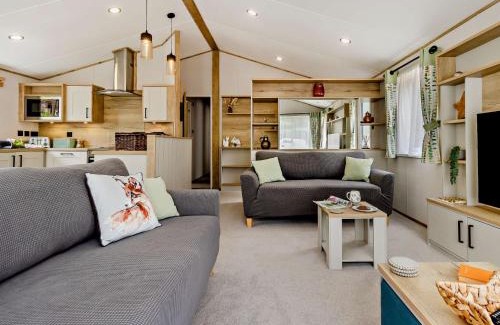 Pontesbury House | Comfortable 3-Bed Retreat in Hope with Hot Tub Access