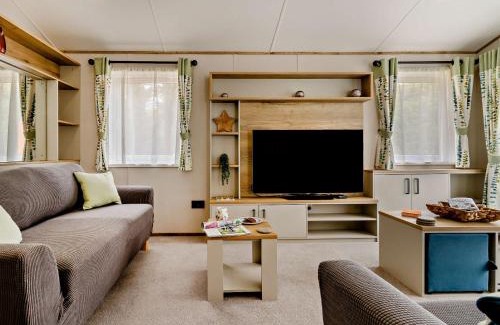 Pontesbury House | Comfortable 3-Bed Retreat in Hope with Hot Tub Access