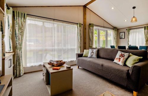 Pontesbury House | Comfortable 3-Bed Retreat in Hope with Hot Tub Access