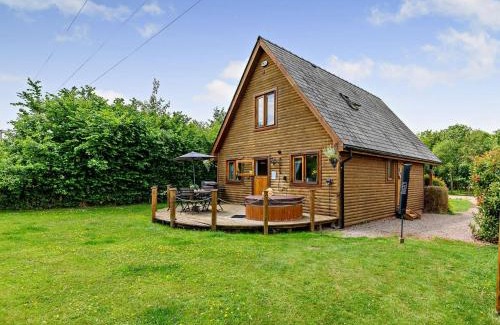 Little Marcle House | Top-Rated 3-Bedroom Retreat in Ledbury with Pool & Hot Tub