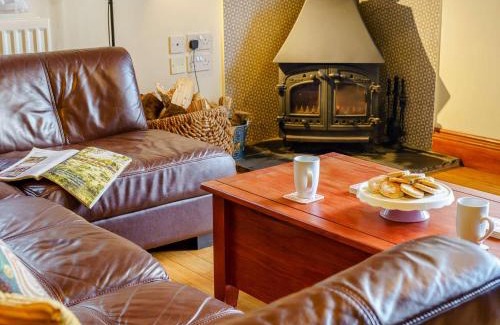 Pont-ar-gothi House | Cozy 3-Bed Retreat in Nantgaredig with Hot Tub Access