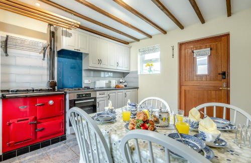 Padstow House | Family-Friendly 3-Bed Retreat in Padstow - Pet Welcome!
