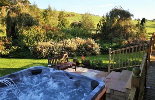 Walston House | Family-Friendly 3 Bed Retreat in Peebles with Hot Tub