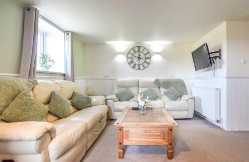 Newton-on-Rawcliffe House | Cozy 3-Bed Getaway in Pickering with Private Pool & Spa
