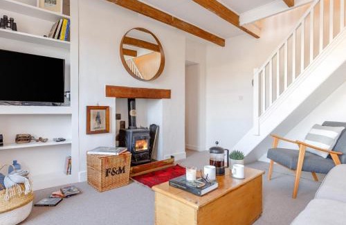 Polruan House | Family-Friendly 3-Bed Retreat in Polruan - Perfect for Groups