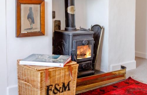 Polruan House | Family-Friendly 3-Bed Retreat in Polruan - Perfect for Groups