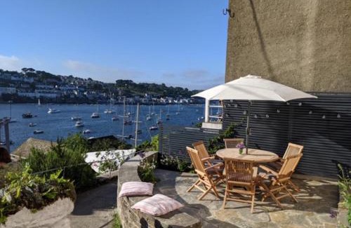 Polruan House | Family-Friendly 3-Bed Retreat in Polruan - Perfect for Groups