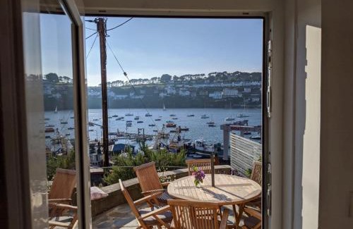 Polruan House | Family-Friendly 3-Bed Retreat in Polruan - Perfect for Groups
