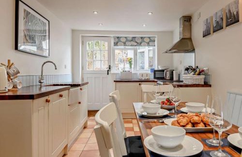 Reedham House | Cozy 3-Bedroom Retreat in Pet-Friendly Reedham