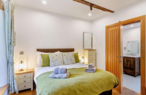 Settle House | Family-Friendly Retreat with Hot Tub in Settle