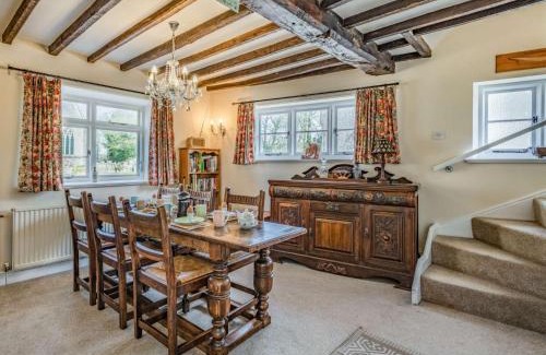 Southrepps House | Cozy 3-Bedroom Retreat in Southrepps, Pet and Child Friendly