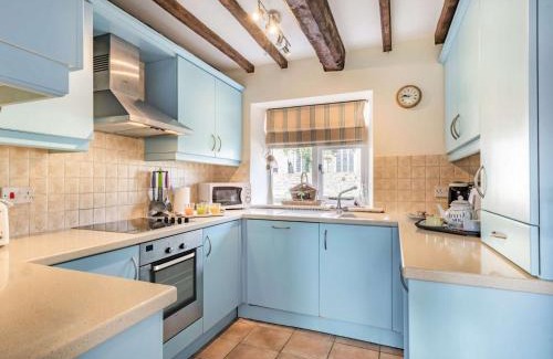 Southrepps House | Cozy 3-Bedroom Retreat in Southrepps, Pet and Child Friendly