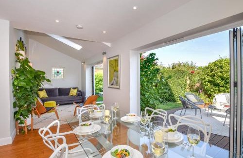 St Michaels House | Pet Friendly 3-Bed Retreat in Tenterden with Hot Tub