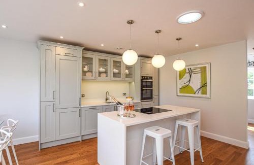 St Michaels House | Pet Friendly 3-Bed Retreat in Tenterden with Hot Tub